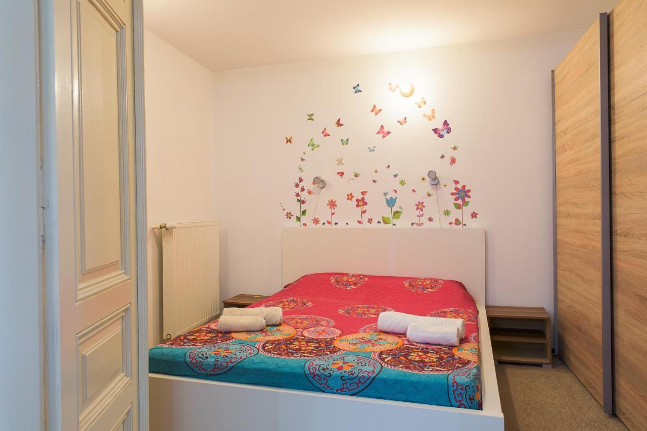Center Walking Apartment And Room Bucharest Exterior photo